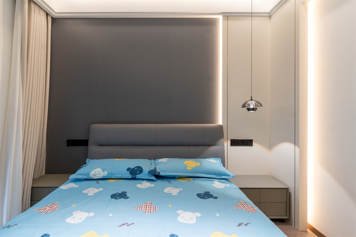 保利冠江墅143平意式輕奢臥室裝修完工實景圖